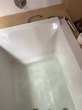 KZNkuku: διαδικτυακό σόου στην κάμερα