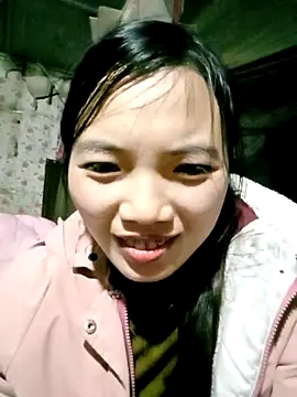 ngan-cute Adlı Modelin Canlı XXX Sohbeti