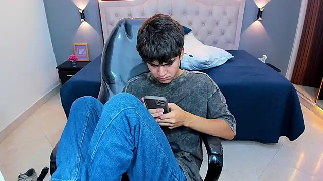 دردشة Tommy18__ الجنسية المباشرة