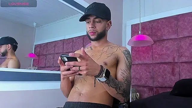 Chat XXX en directo de Aiden_Cash7