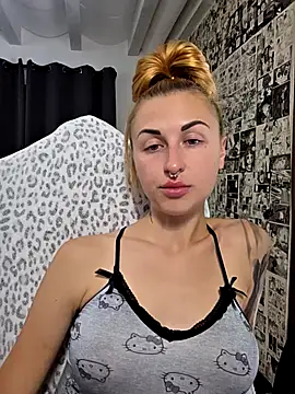 kylie_blck Adlı Modelin Web Kamerası Şovu