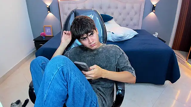 Tommy18__ – Naživo XXX chat