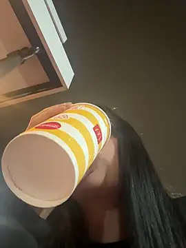 Lucy_699 Adlı Modelin Canlı XXX Sohbeti