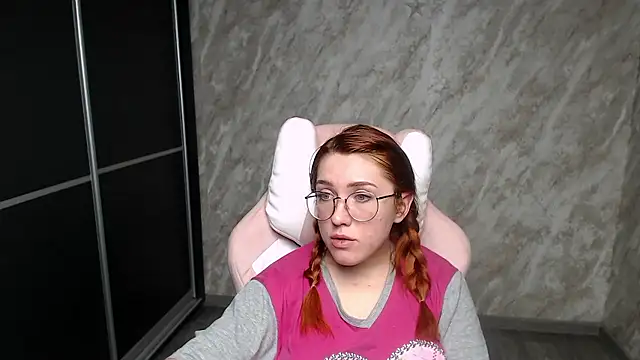 Reginasmilee Adlı Modelin Canlı XXX Sohbeti