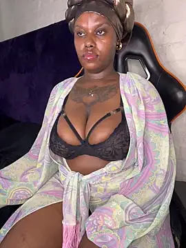 QUEEN_NOBUHLE_FEMDOM_777 Chat XXX live