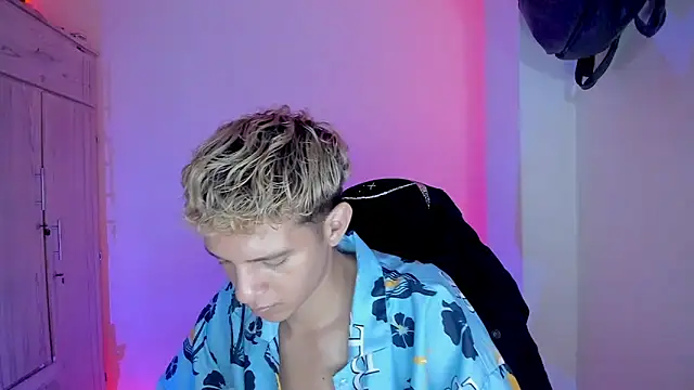 tylernova Chat XXX live