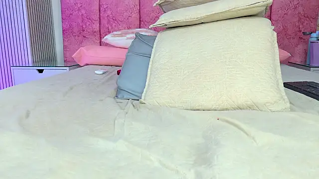 XXX chat uživo modela emmacurvy