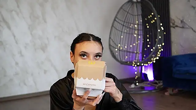 RachelRavee: απευθείας  συνομιλία ΧΧΧ