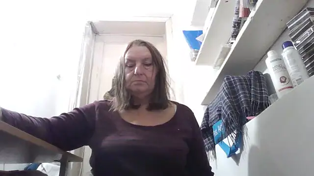 AnnaLive570: διαδικτυακό σόου στην κάμερα