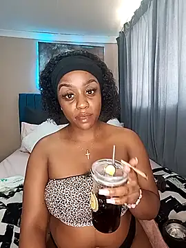 Queen-Chocolate's Live XXX Chat