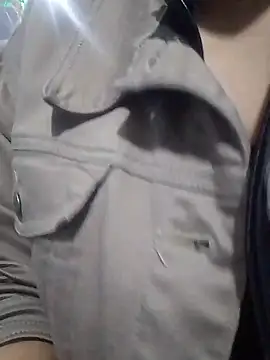 MyhixelAdanMhanzy: διαδικτυακό σόου στην κάμερα