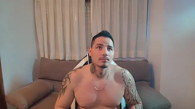 Milanthompson2025 élő XXX-chatje