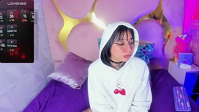 Chat +18 de NaniiSisy ao vivo