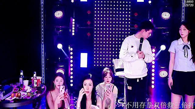 ZZ00033S Chat XXX in diretta