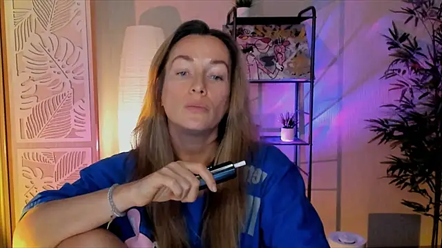 RebeccaMartinez Adlı Modelin Canlı XXX Sohbeti