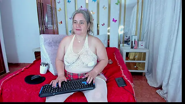 Онлайн чат XXX AnyelaGitanaMature