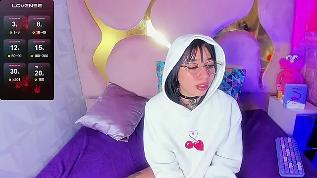 NaniiSisy webcam show