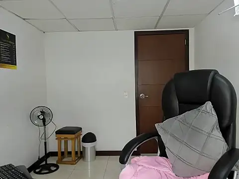 XXX chat uživo modela Aisha_hotts777