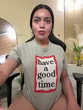 TS-SimplyTheBest: διαδικτυακό σόου στην κάμερα