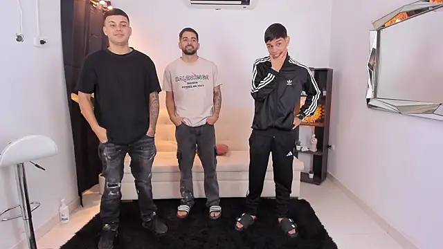 Show modela Sassy_glow na web-kameri