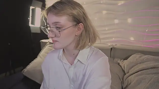 ELLIEJAY élő XXX-chatje