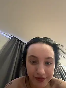 MiaTee Adlı Modelin Canlı XXX Sohbeti