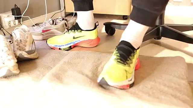 Chatroom XXX en direct de SneakerMaster_