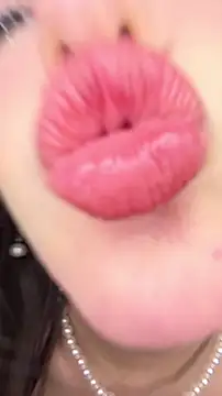 Emily-hottson's Live XXX Chat