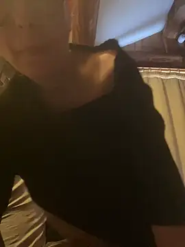 Reine_du_Vice84 Chat XXX in diretta