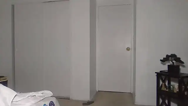 Pokazy przed kamerką – cryptokimgirl