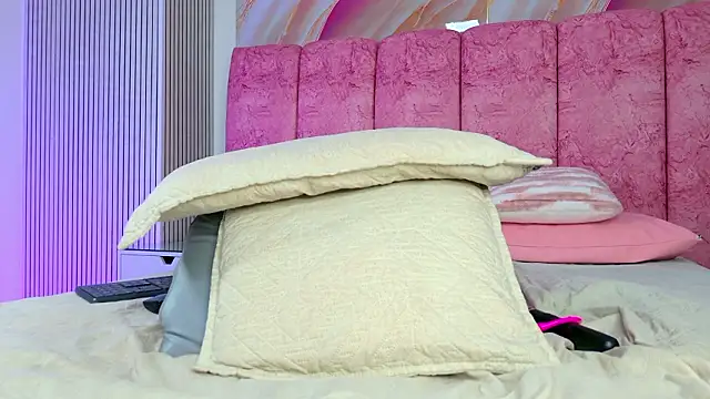 แชท XXX สดของ emmacurvy