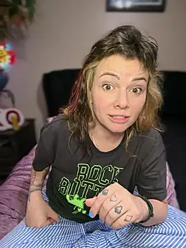 MarlaFknSinger live XXX chat