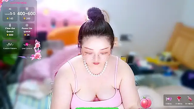 AngelwithEcup élő XXX-chatje