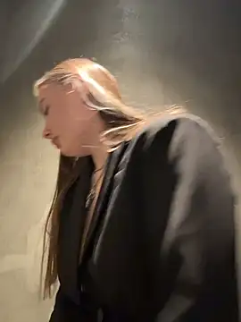 VineraSweet Adlı Modelin Canlı XXX Sohbeti