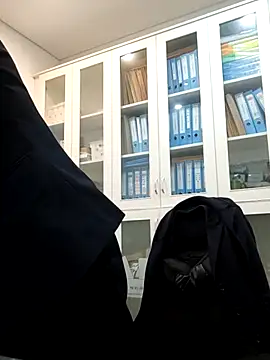 ialnuyoa_h élő XXX-chatje