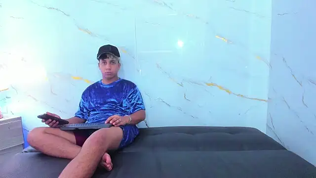 Roman_cute live XXX chat