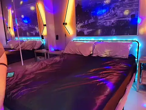 MikyFoxx webkamerás műsora