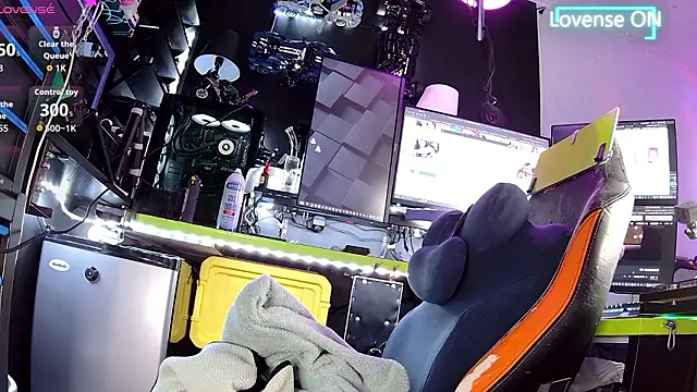 famousALYXn Webbikameraesitys