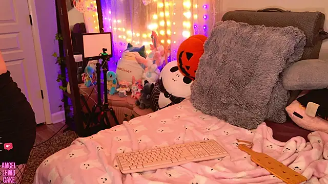 Chat XXX Live Angel-Lewd-Cake