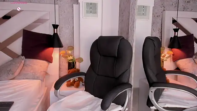 Megan-8's Live XXX Chat