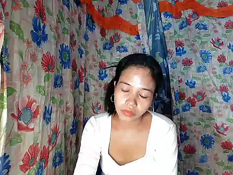 PinaySkinnyGirl élő XXX-chatje