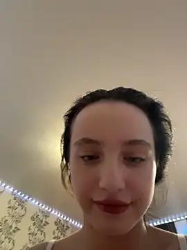 MiaTee Show in webcam