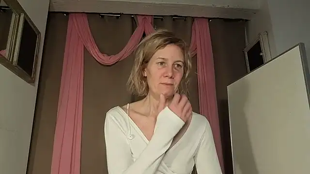 Lola_Belgium Chat XXX live