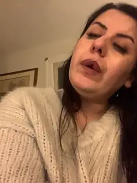 holyeroticss' Live XXX Chat