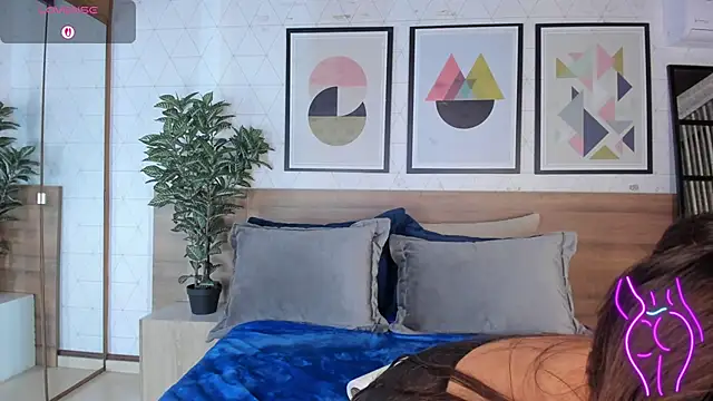 MiaKay1 élő XXX-chatje