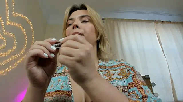 BrightDani: онлайн-секс-чат