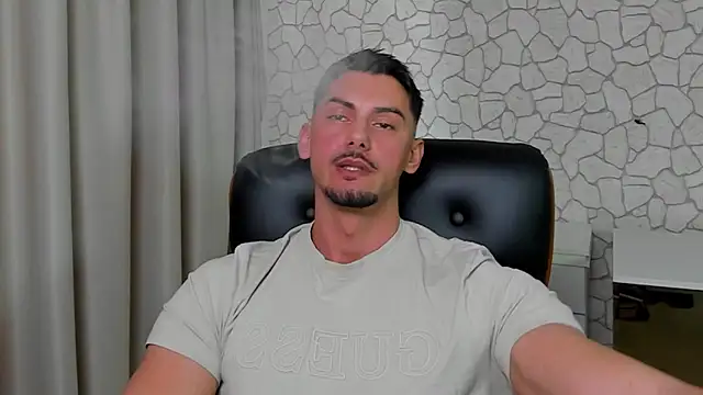 ClintMasters Adlı Modelin Canlı XXX Sohbeti