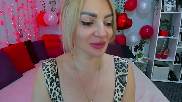 Chatroom XXX en direct de LunaBellucci