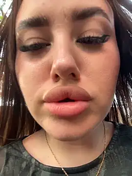 Chat +18 de KiraSunshine ao vivo