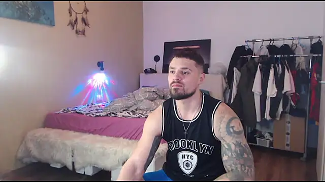 Pertunjukan Kamera Web Tiberius_hunk